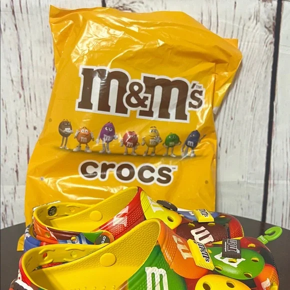 CROCS M&M'S x Crocs Classic Clog limited edition size 8 nwt - Picture 16 of 16